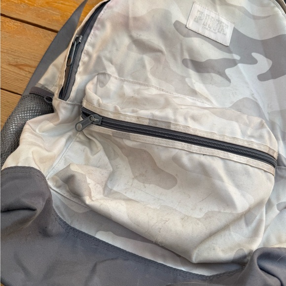 pink vs backpack - Picture 2 of 5